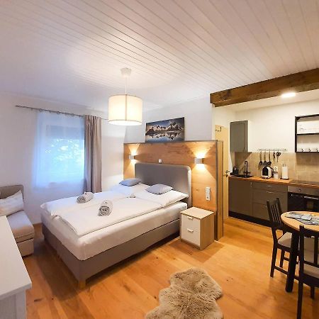 בודנסדורף Tiny Kozma Apartment מראה חיצוני תמונה