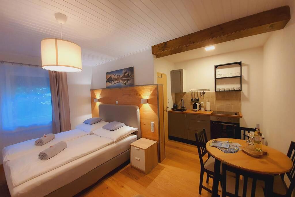 בודנסדורף Tiny Kozma Apartment מראה חיצוני תמונה